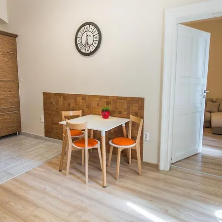 Apartman Yo Pauley! *